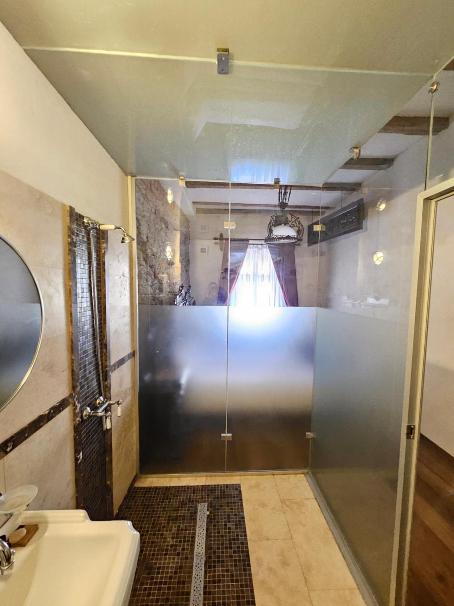 סיגישוארה The Throne - M Museum Hotel מראה חיצוני תמונה