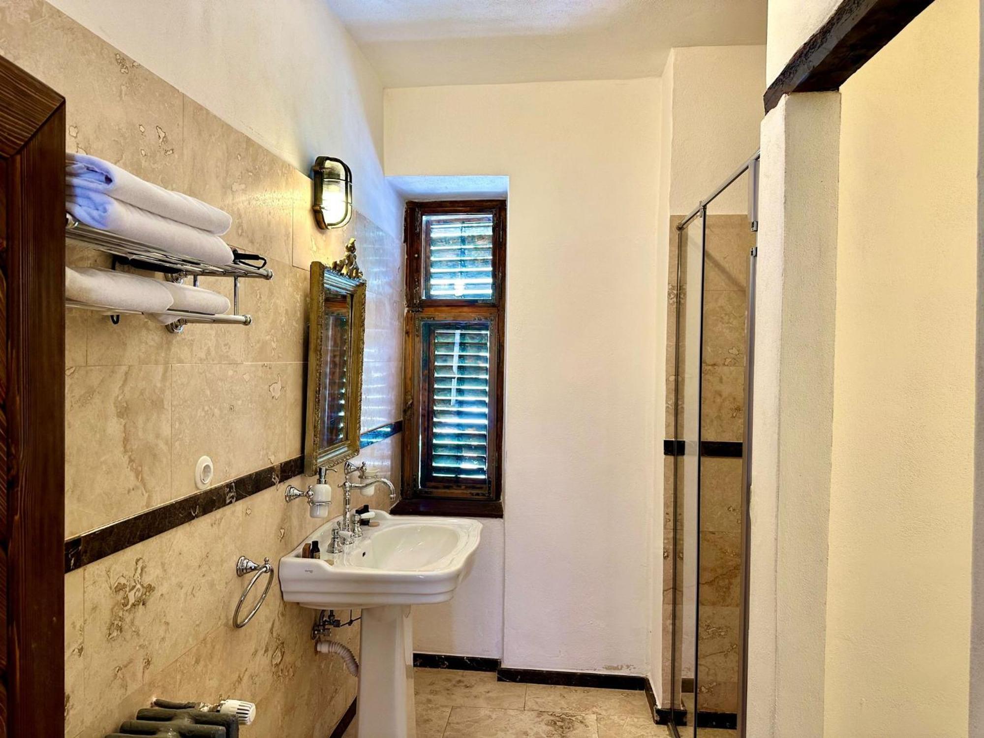 סיגישוארה The Throne - M Museum Hotel מראה חיצוני תמונה