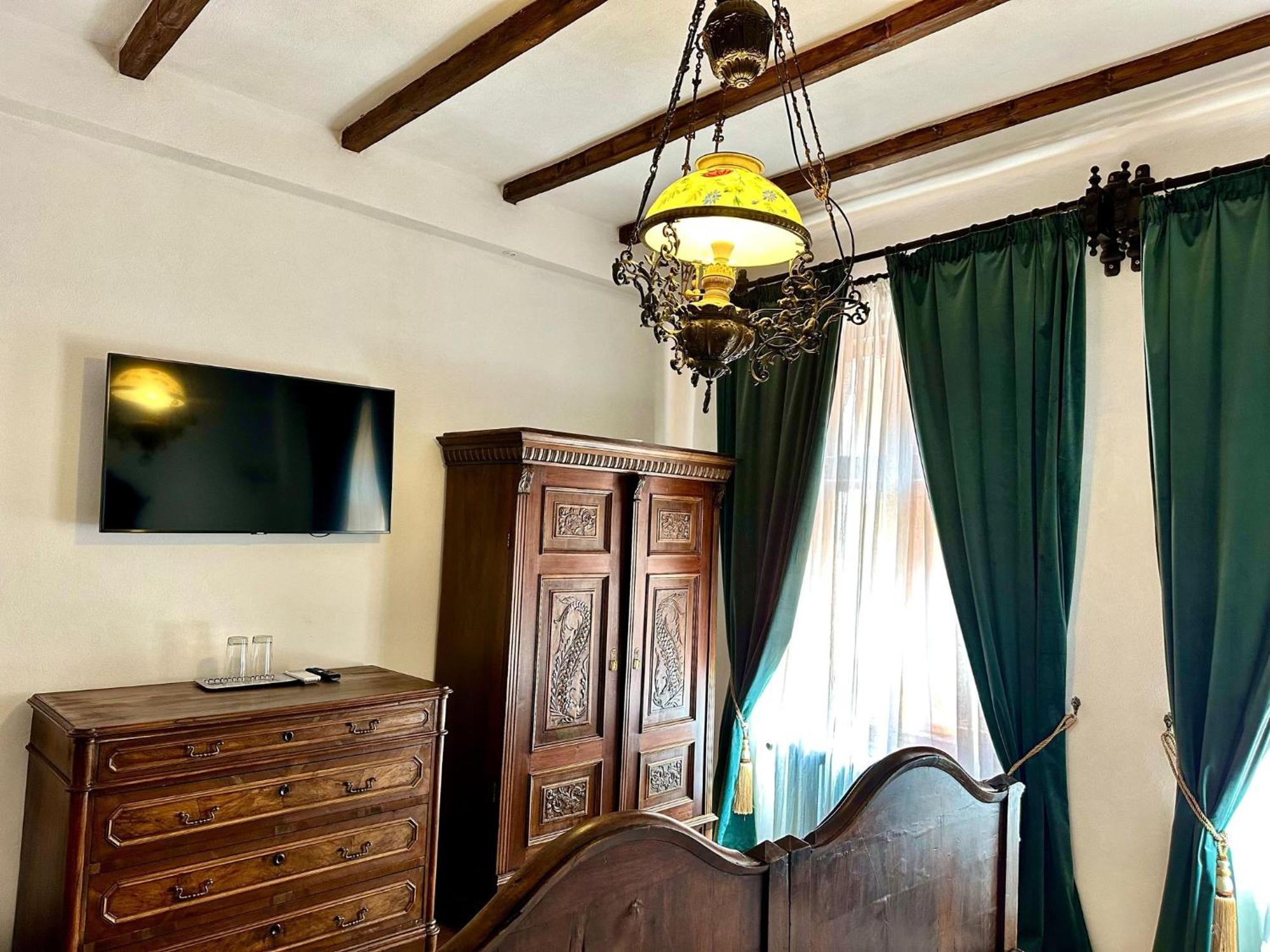 סיגישוארה The Throne - M Museum Hotel מראה חיצוני תמונה