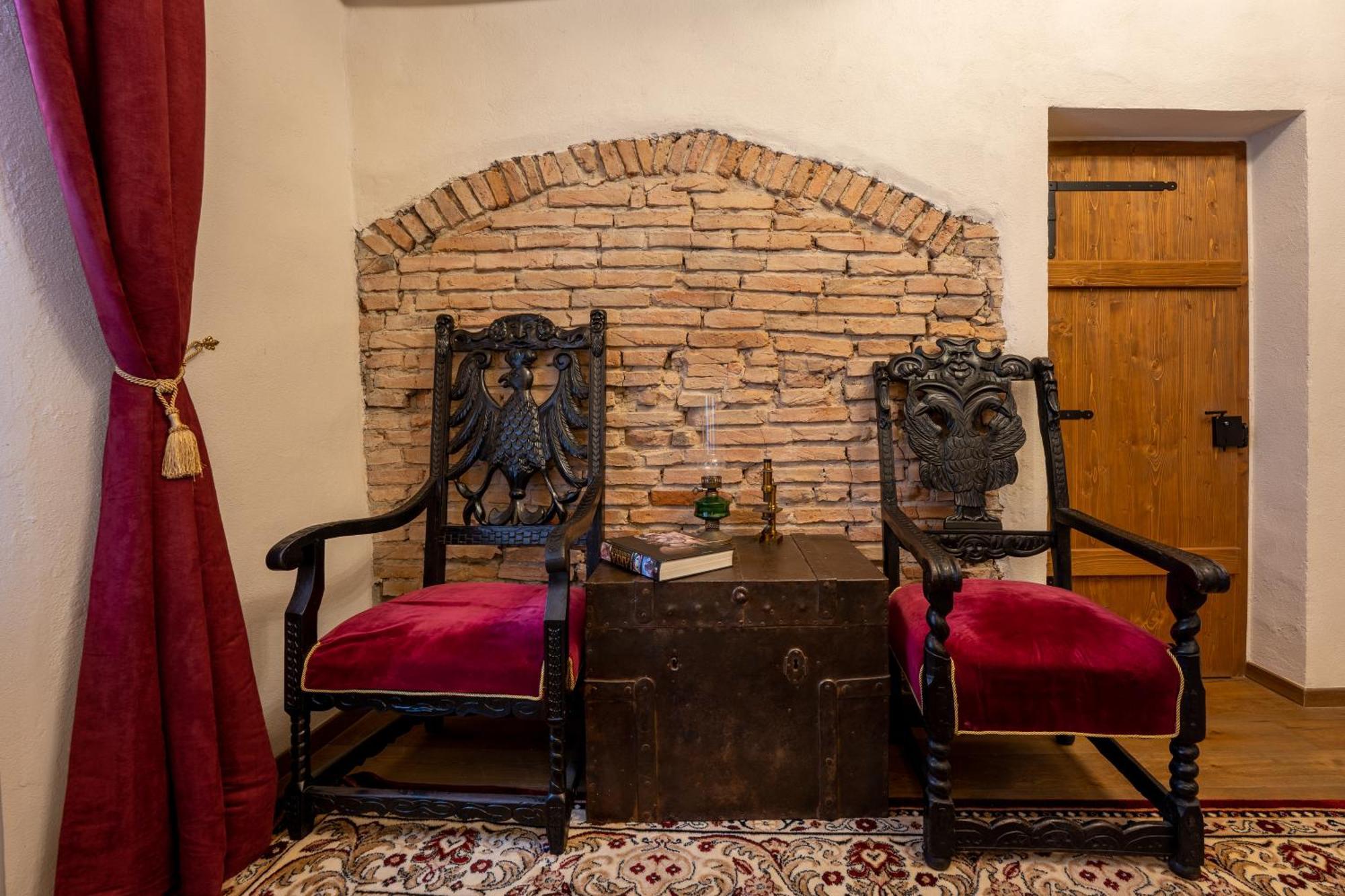 סיגישוארה The Throne - M Museum Hotel מראה חיצוני תמונה