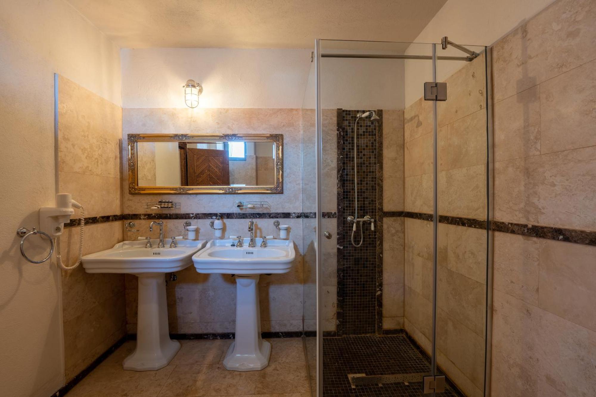 סיגישוארה The Throne - M Museum Hotel מראה חיצוני תמונה