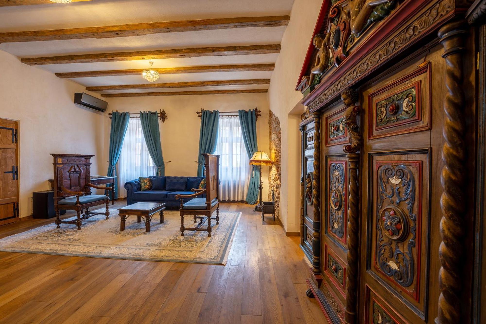 סיגישוארה The Throne - M Museum Hotel מראה חיצוני תמונה