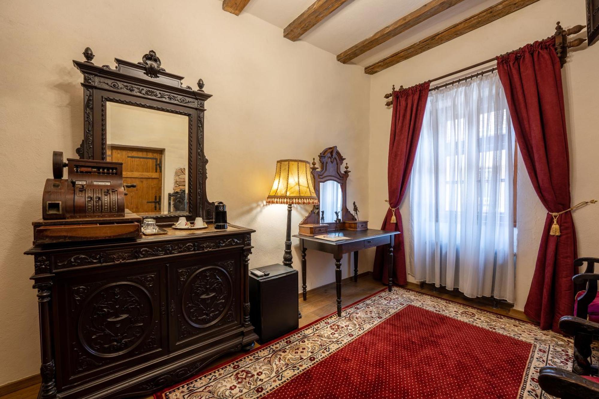 סיגישוארה The Throne - M Museum Hotel מראה חיצוני תמונה