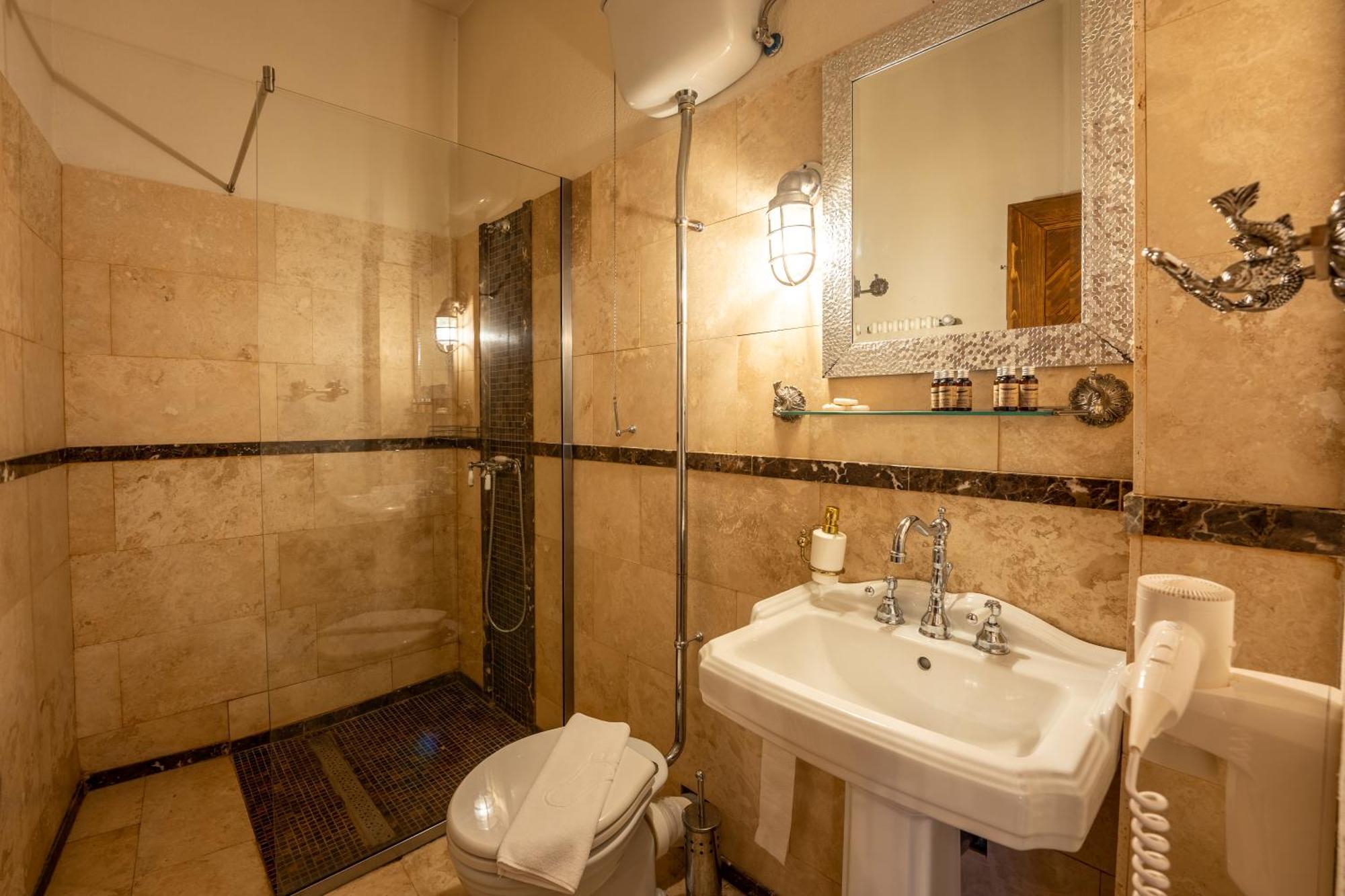 סיגישוארה The Throne - M Museum Hotel מראה חיצוני תמונה