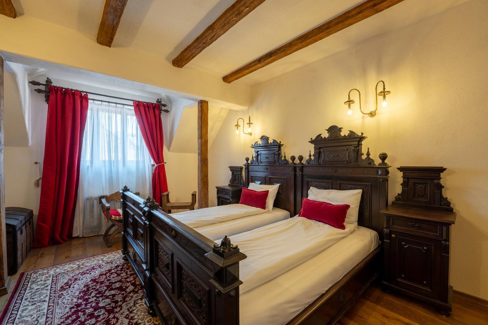 סיגישוארה The Throne - M Museum Hotel מראה חיצוני תמונה
