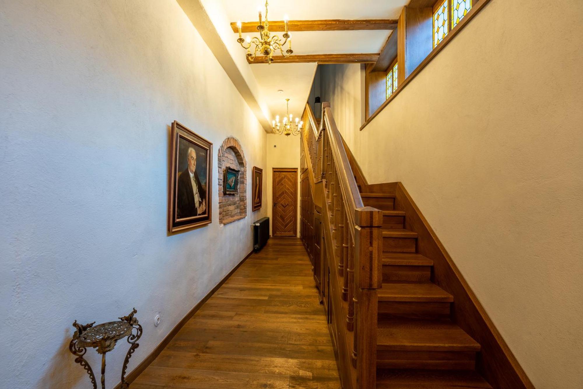 סיגישוארה The Throne - M Museum Hotel מראה חיצוני תמונה
