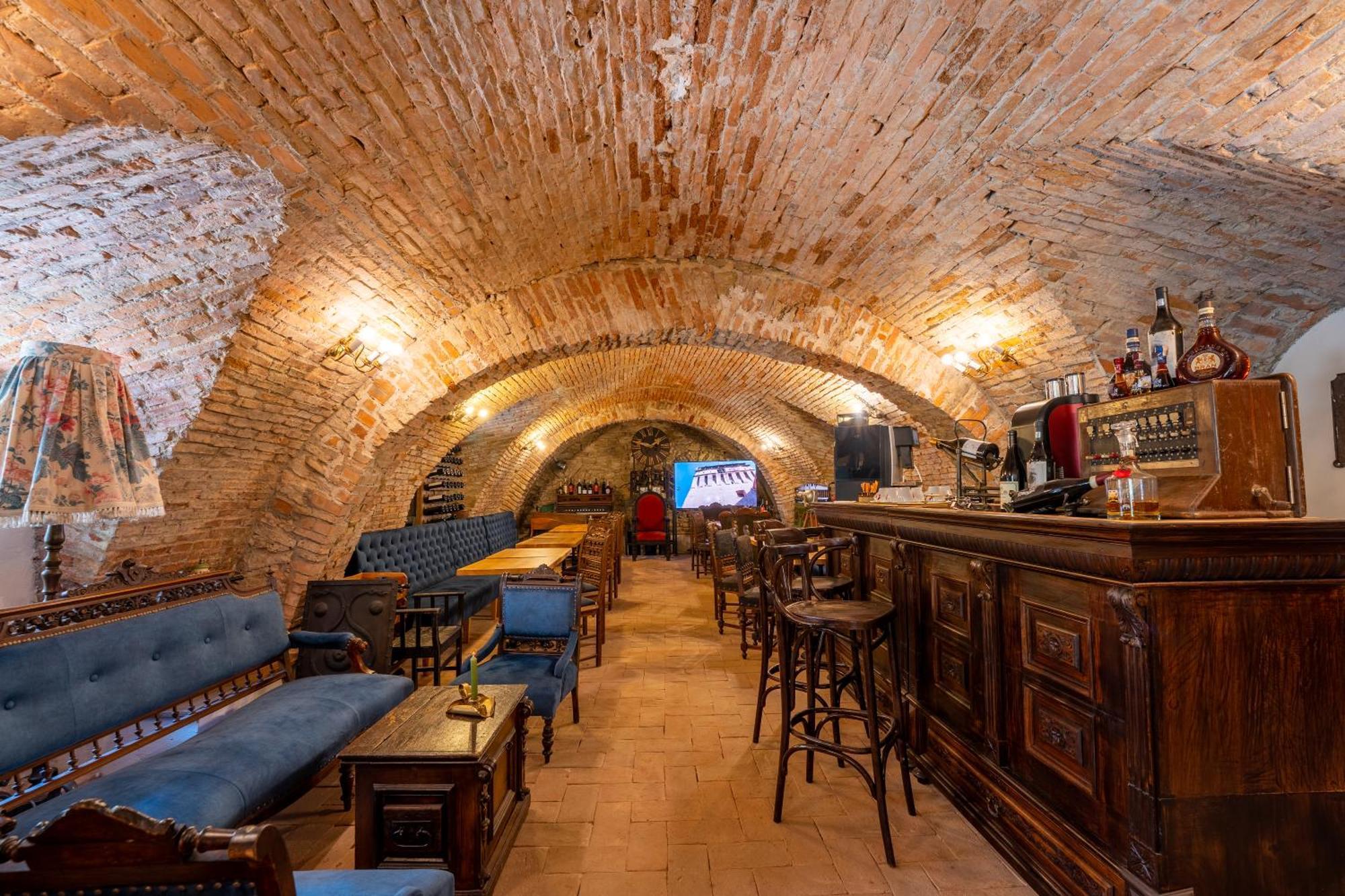סיגישוארה The Throne - M Museum Hotel מראה חיצוני תמונה
