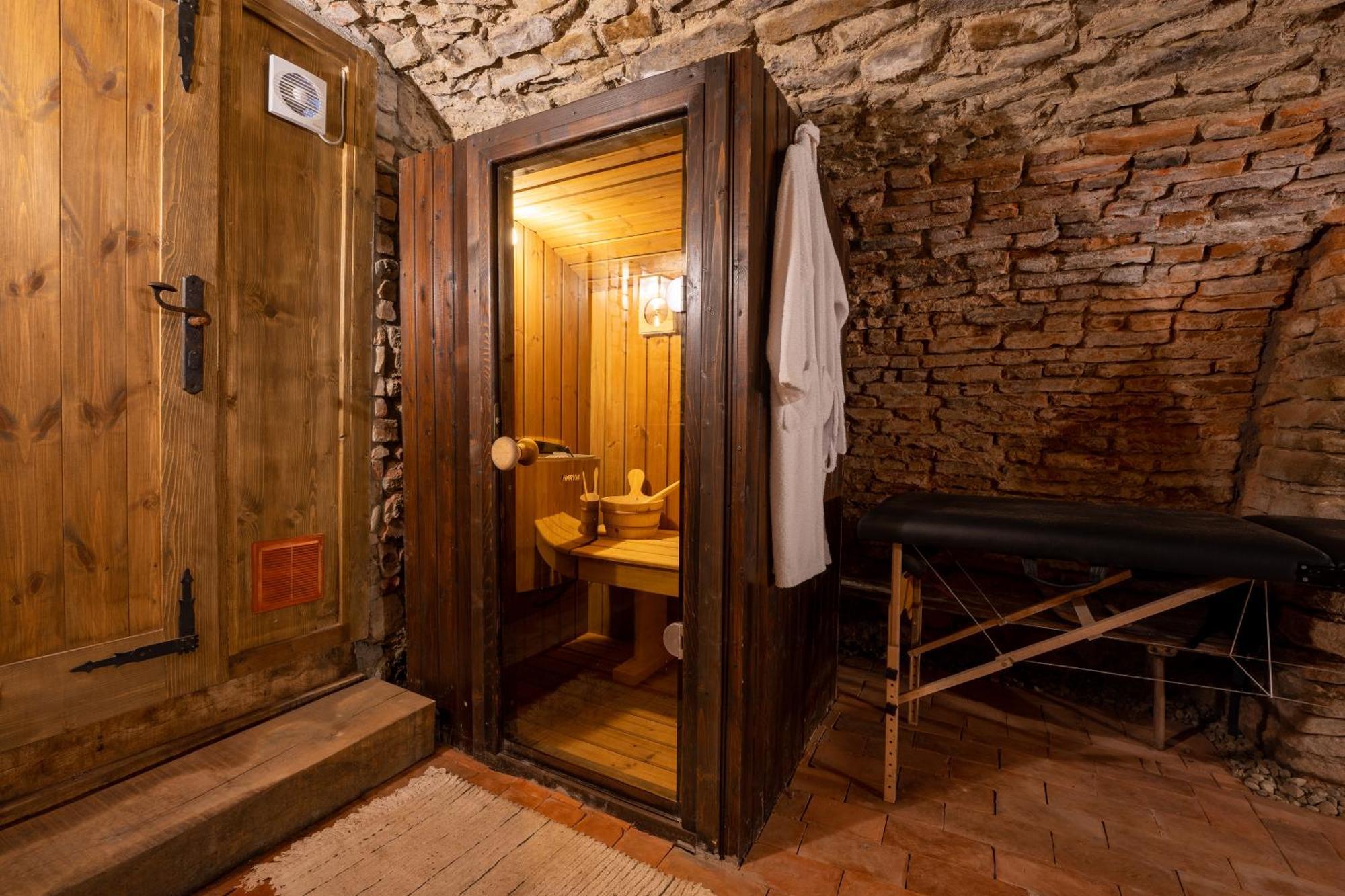 סיגישוארה The Throne - M Museum Hotel מראה חיצוני תמונה