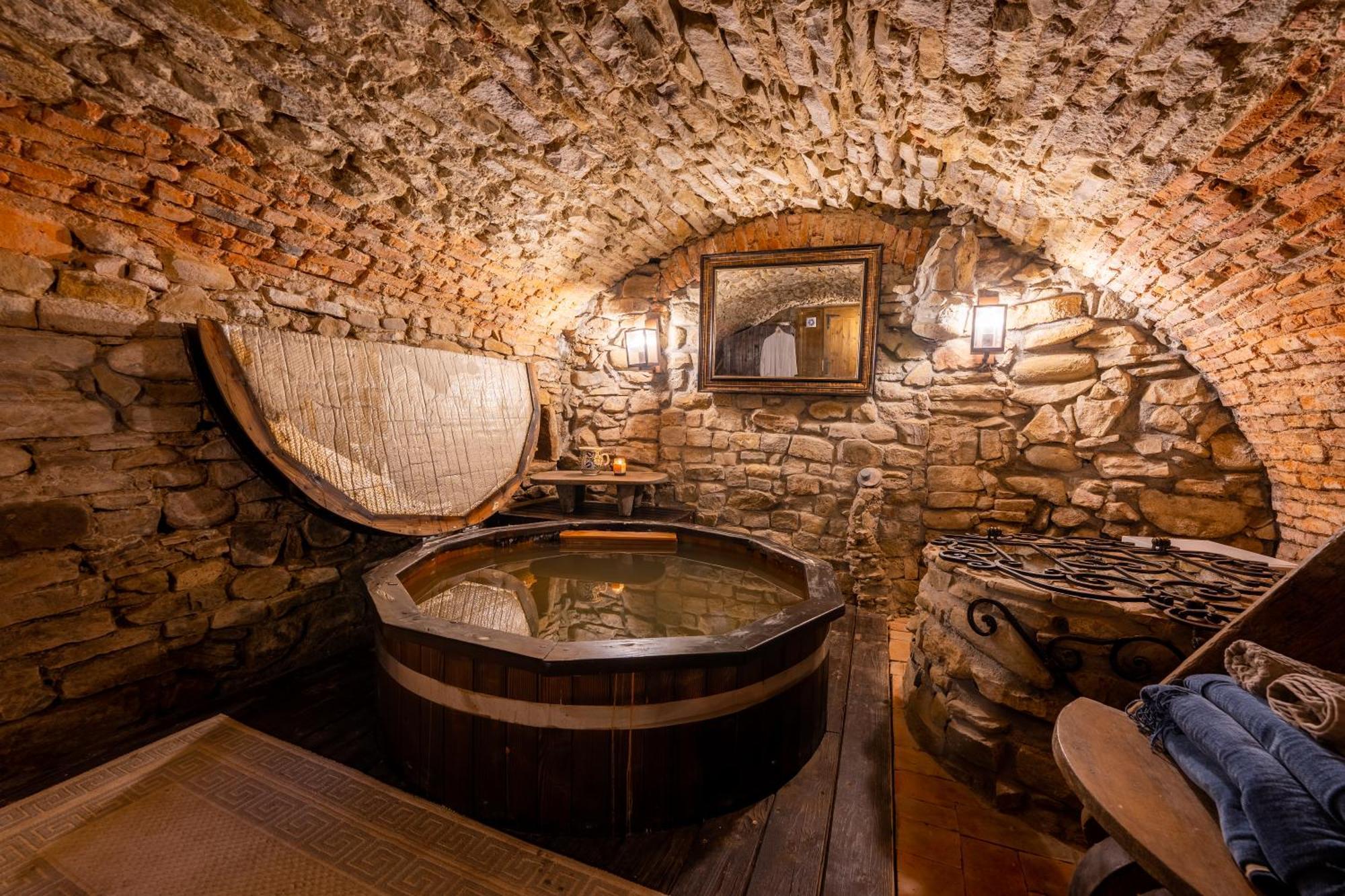 סיגישוארה The Throne - M Museum Hotel מראה חיצוני תמונה